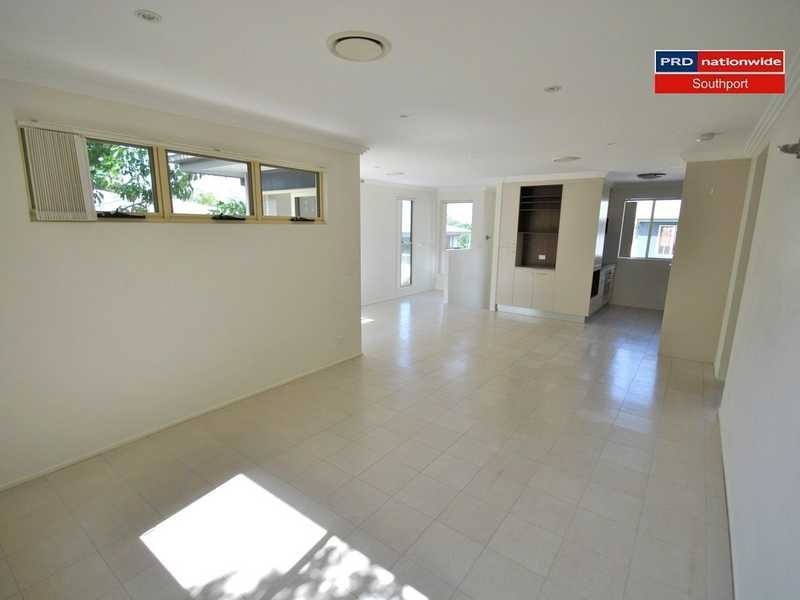 5/4-6 Locke Street, Southport QLD 4215