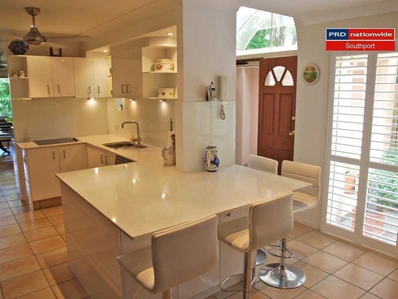 2/25 Charlton Street, Southport QLD 4215