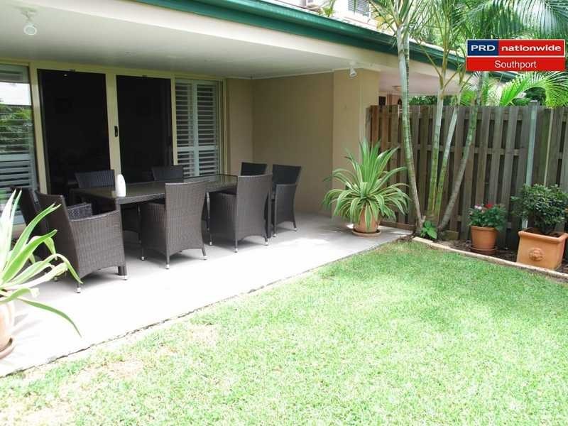 2/25 Charlton Street, Southport QLD 4215