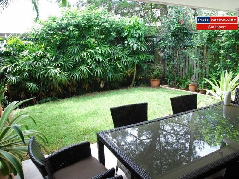 2/25 Charlton Street, Southport QLD 4215