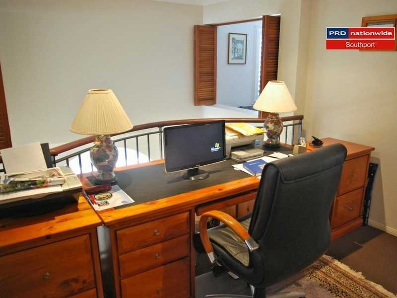 2/25 Charlton Street, Southport QLD 4215