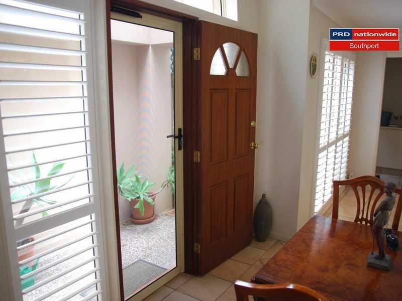 2/25 Charlton Street, Southport QLD 4215