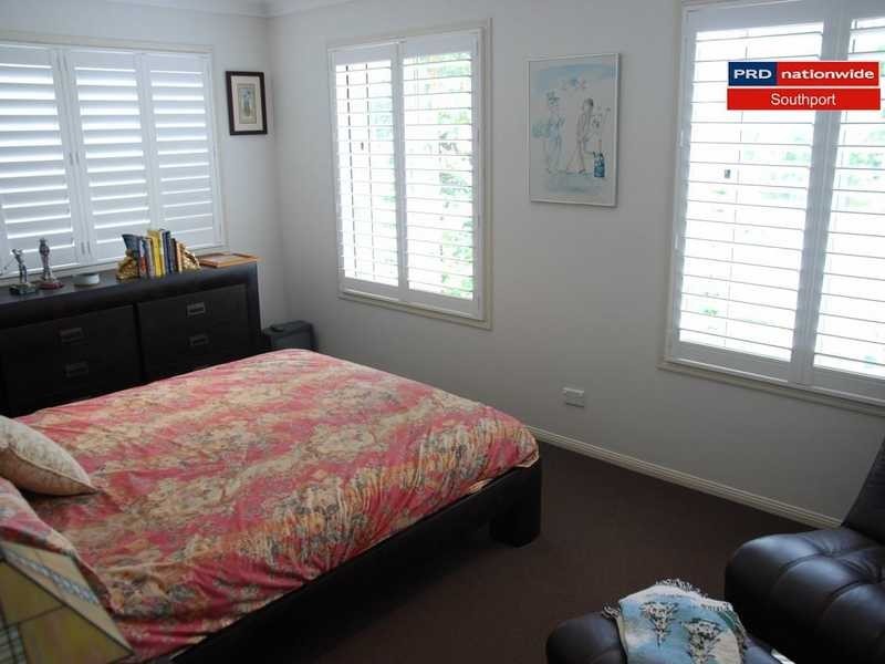 2/25 Charlton Street, Southport QLD 4215