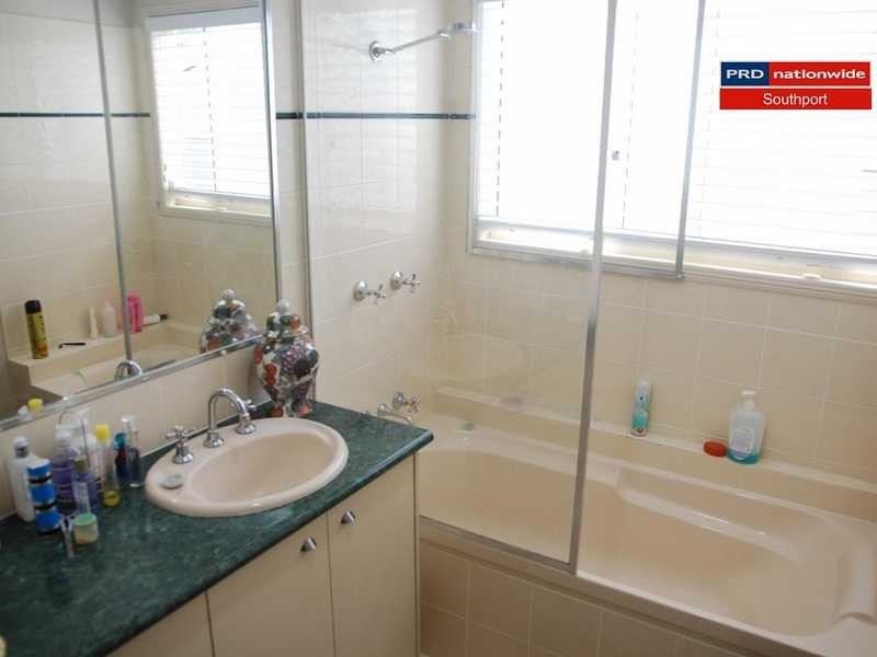 2/25 Charlton Street, Southport QLD 4215