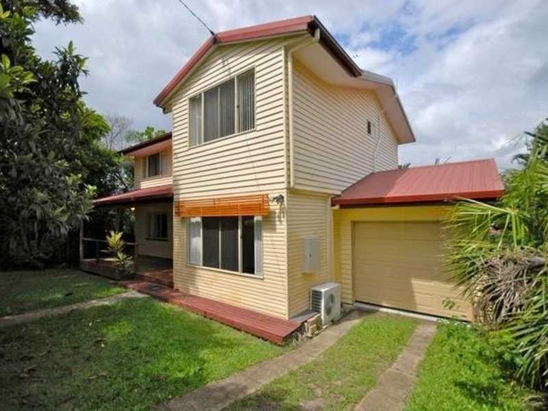 4 Second Avenue, Labrador QLD 4215