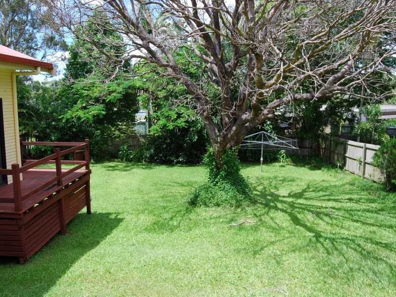 4 Second Avenue, Labrador QLD 4215