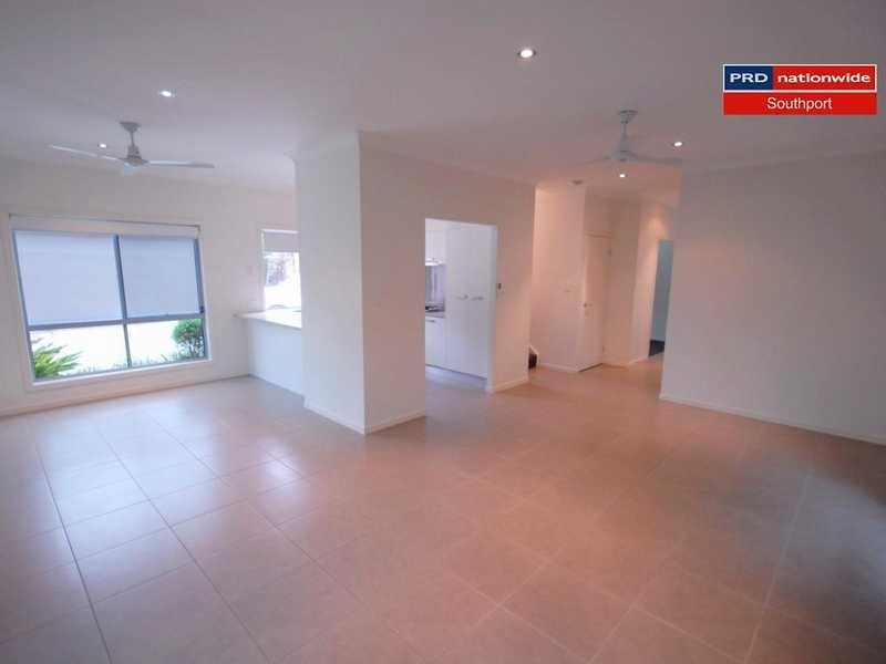 2/16-18 Geoff Wolter Drive West, Molendinar QLD 4214