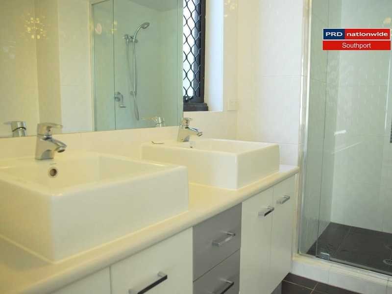 Unit 1/15-17 Lloyd Street, Southport QLD 4215