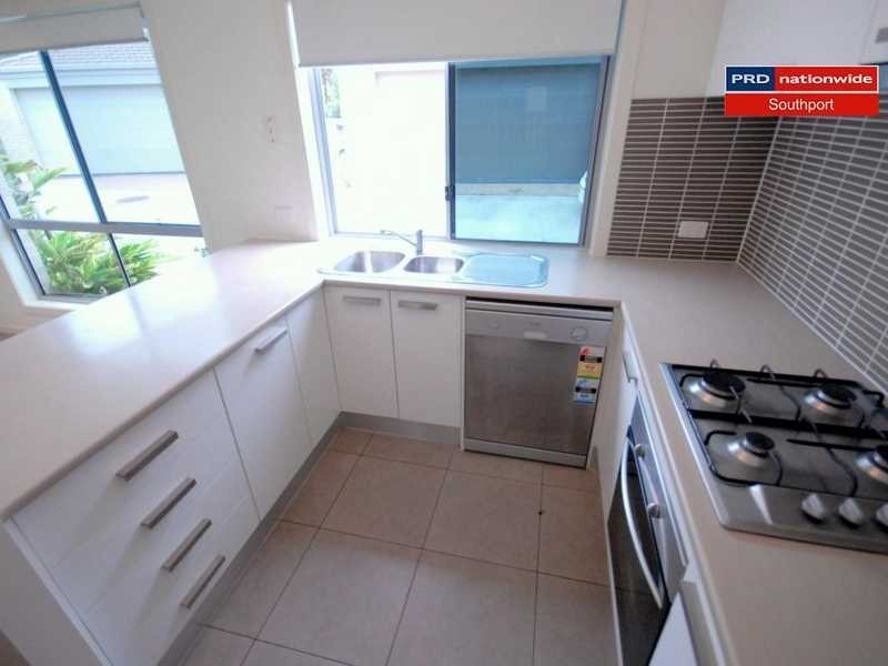 9/16-18 Geoff Wolter Drive West, Molendinar QLD 4214