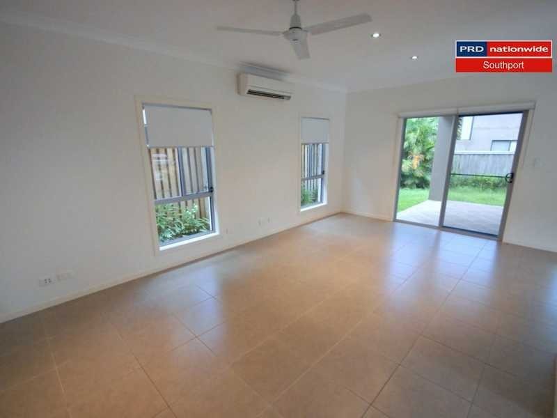 9/16-18 Geoff Wolter Drive West, Molendinar QLD 4214