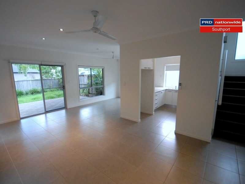 9/16-18 Geoff Wolter Drive West, Molendinar QLD 4214