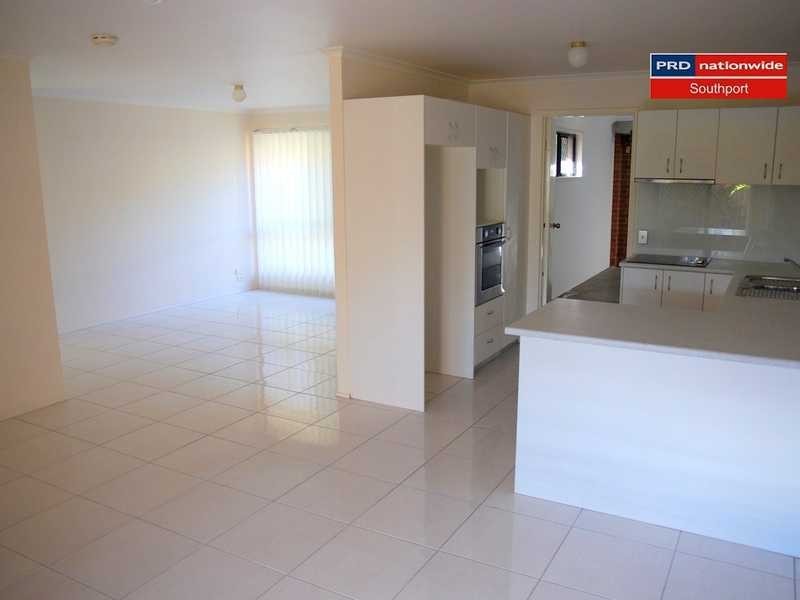 2/54 Galloway Street, Ashmore QLD 4214