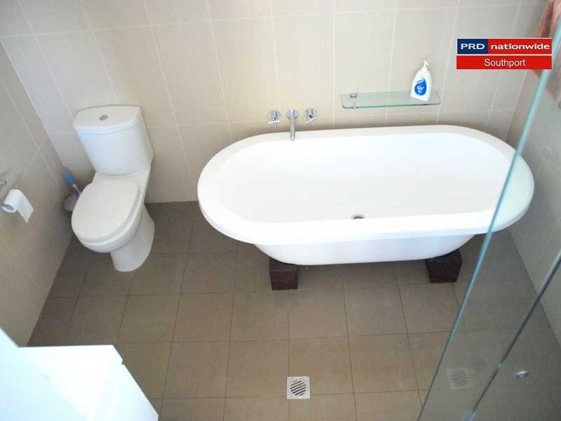 6 The Glen, Southport QLD 4215