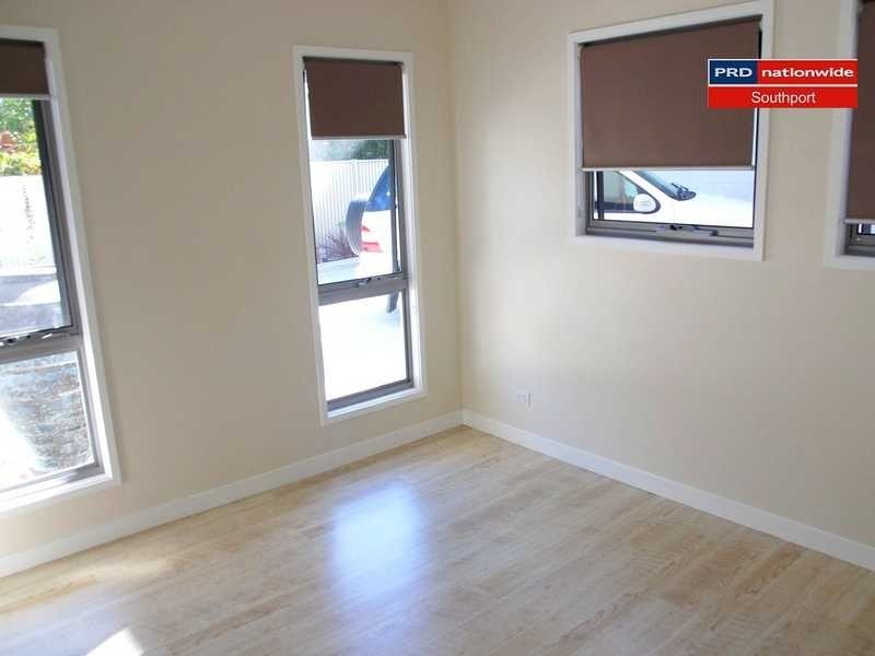 1/7 Harcourt Crescent, Southport QLD 4215