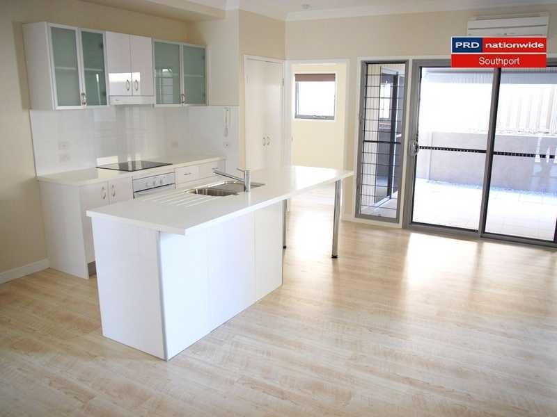 1/7 Harcourt Crescent, Southport QLD 4215