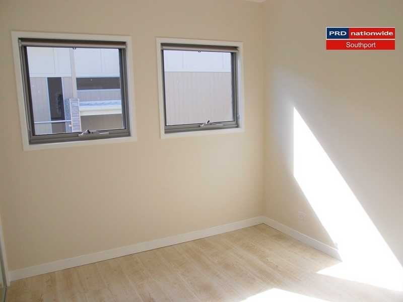 1/7 Harcourt Crescent, Southport QLD 4215