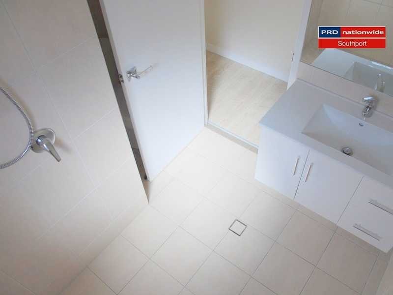 1/7 Harcourt Crescent, Southport QLD 4215