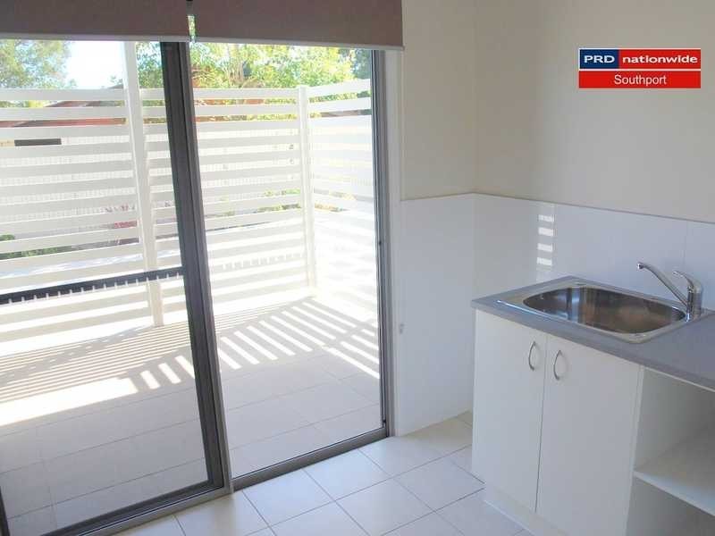 1/7 Harcourt Crescent, Southport QLD 4215