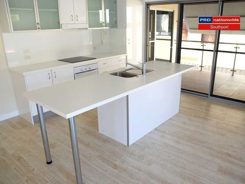 1/7 Harcourt Crescent, Southport QLD 4215