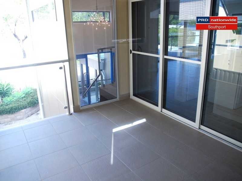 1/7 Harcourt Crescent, Southport QLD 4215