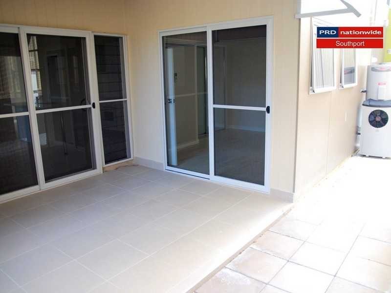 1/7 Harcourt Crescent, Southport QLD 4215