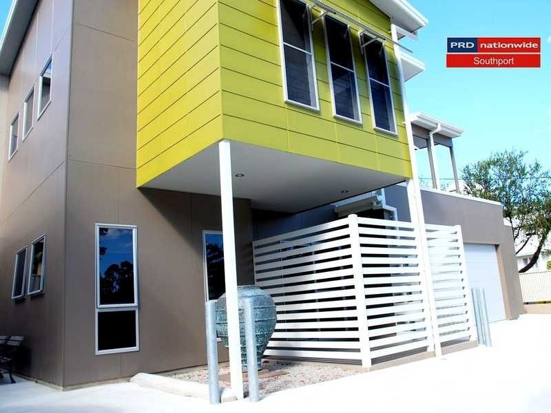 1/7 Harcourt Crescent, Southport QLD 4215