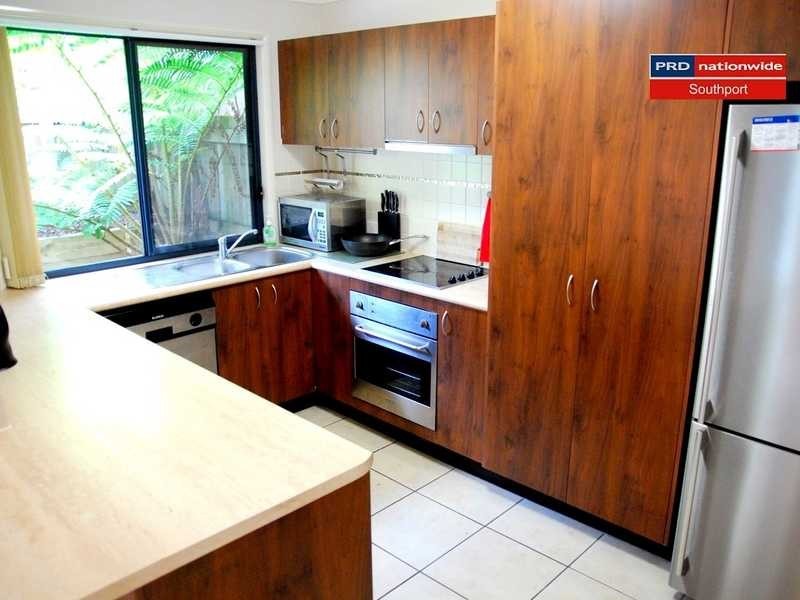 2/212 Nerang Street, Southport QLD 4215