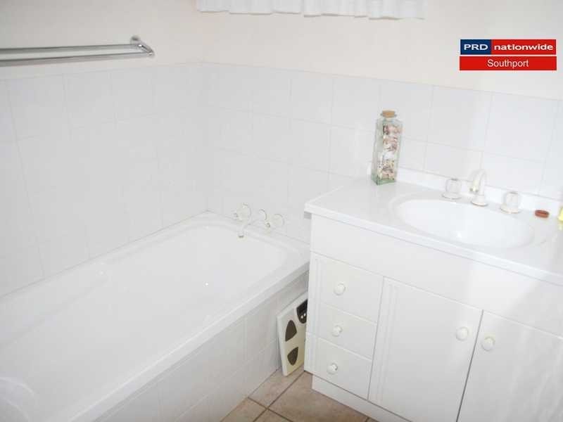 40 Broadwater Street, Runaway Bay QLD 4216