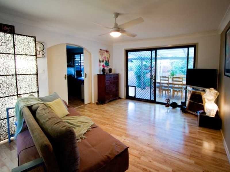 2/58 Blake Street, Southport QLD 4215