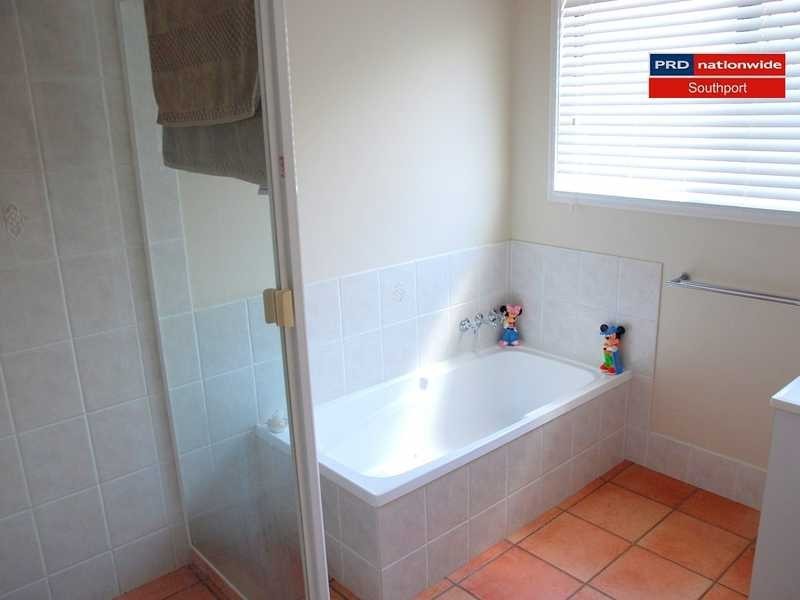 5 Shinnecock Close, Hope Island QLD 4212