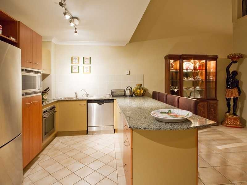 7/24 Brighton Parade, Southport QLD 4215