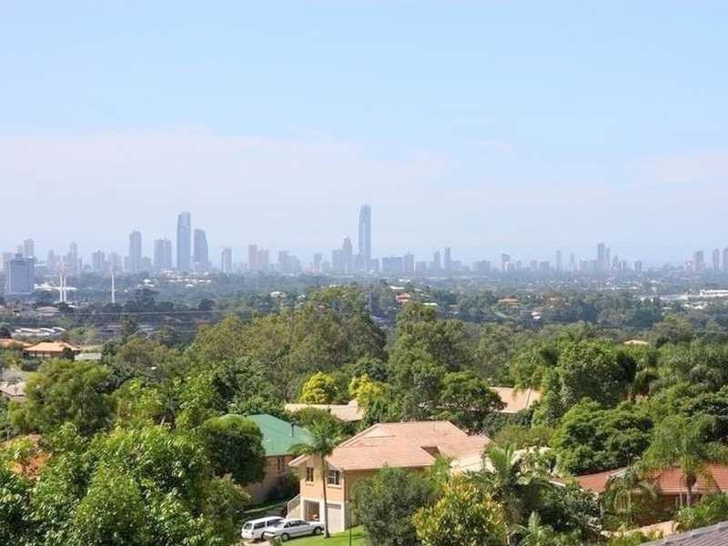 16 Tara Vista Boulevard, Highland Park QLD 4211