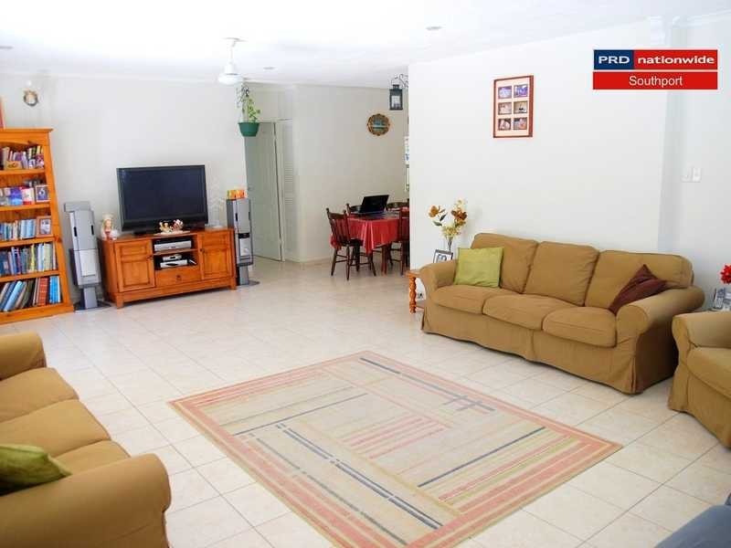 8 Cooleroo Crescent, Southport QLD 4215