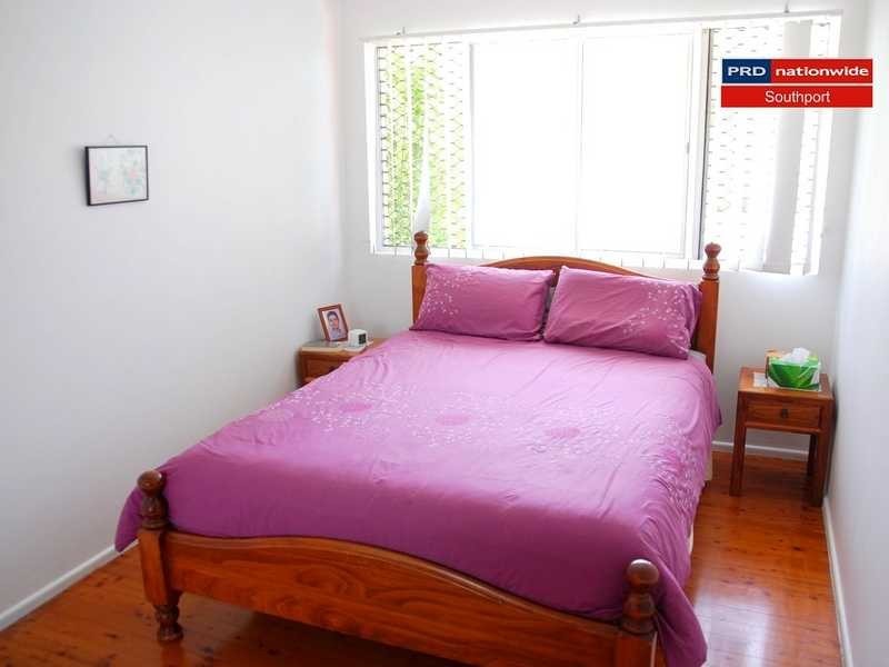 8 Cooleroo Crescent, Southport QLD 4215