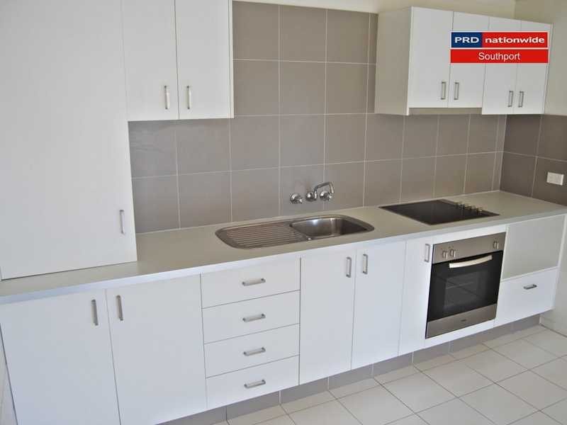 Unit 2/126 Marine Parade, Southport QLD 4215