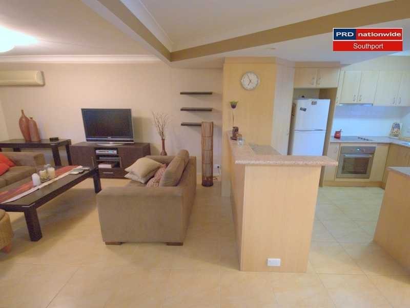 2/23 Lloyd Street, Southport QLD 4215