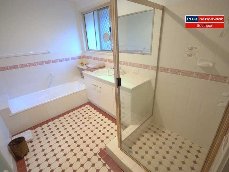 2/23 Lloyd Street, Southport QLD 4215