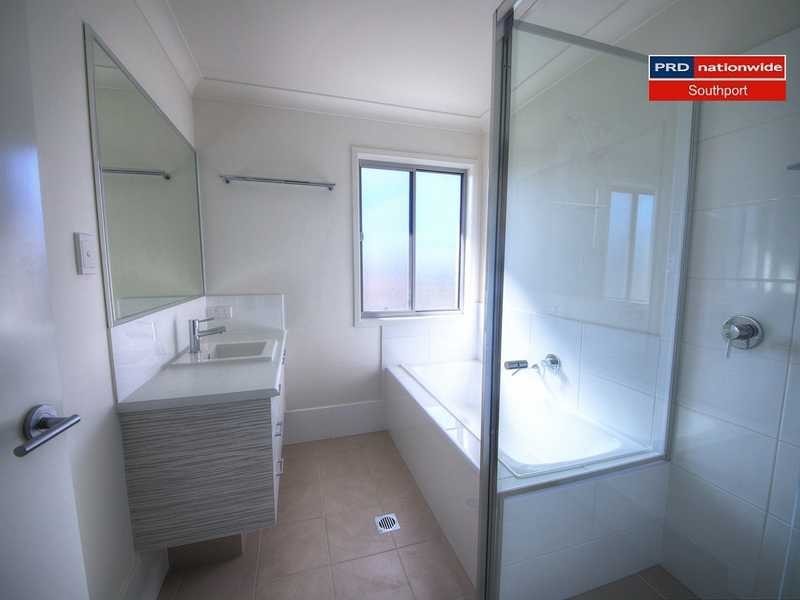 1/126-134 Central Street, Labrador QLD 4215