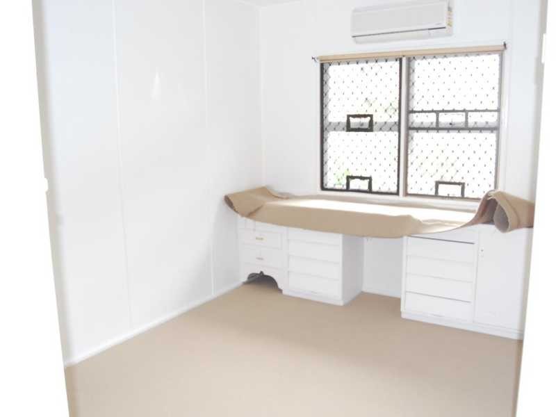 115 Falconer Street, Southport QLD 4215