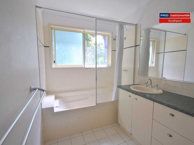 1/25 Charlton Street, Southport QLD 4215