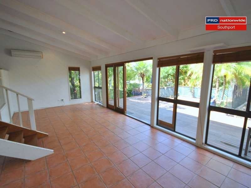 8 Warrawee Avenue, Ashmore QLD 4214