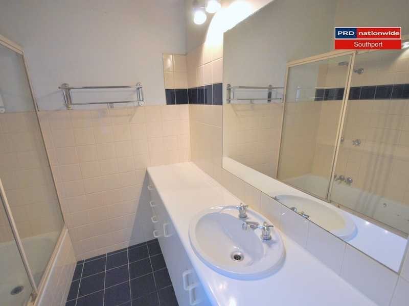 8 Warrawee Avenue, Ashmore QLD 4214