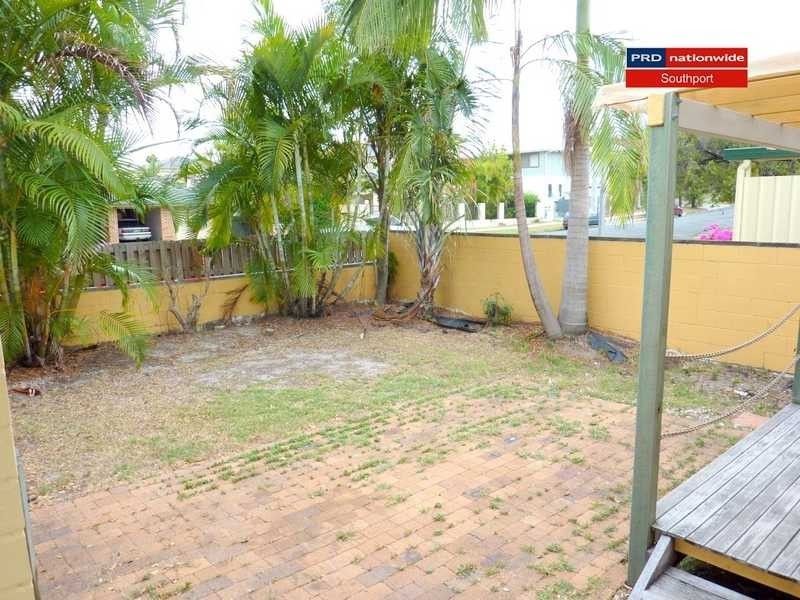 1/112A Pohlman Street, Southport QLD 4215