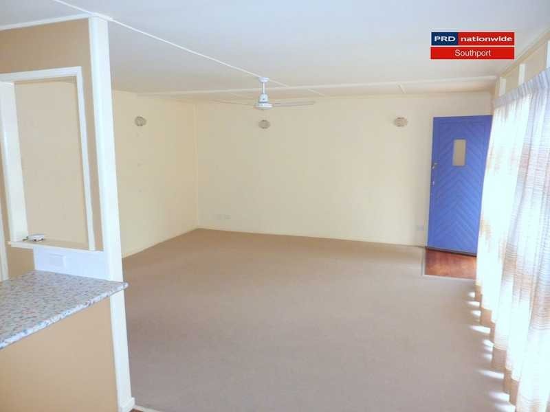 1/112A Pohlman Street, Southport QLD 4215