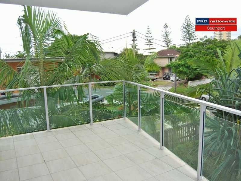 Unit 4/24-30 Tarcoola Street, Chevron Island QLD 4217