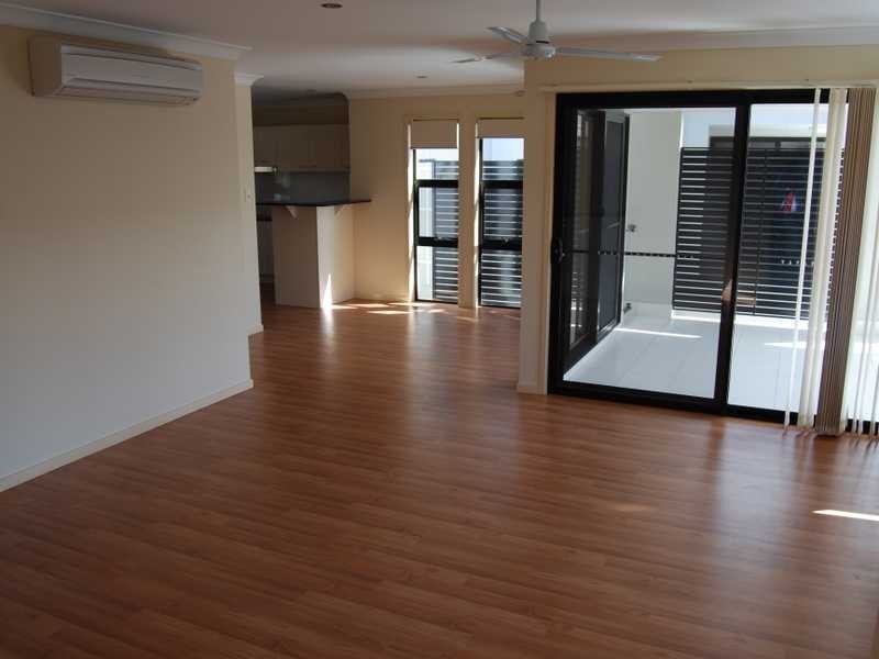 2/35 Harley Street, Labrador QLD 4215