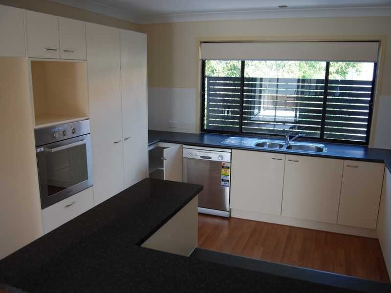 2/35 Harley Street, Labrador QLD 4215