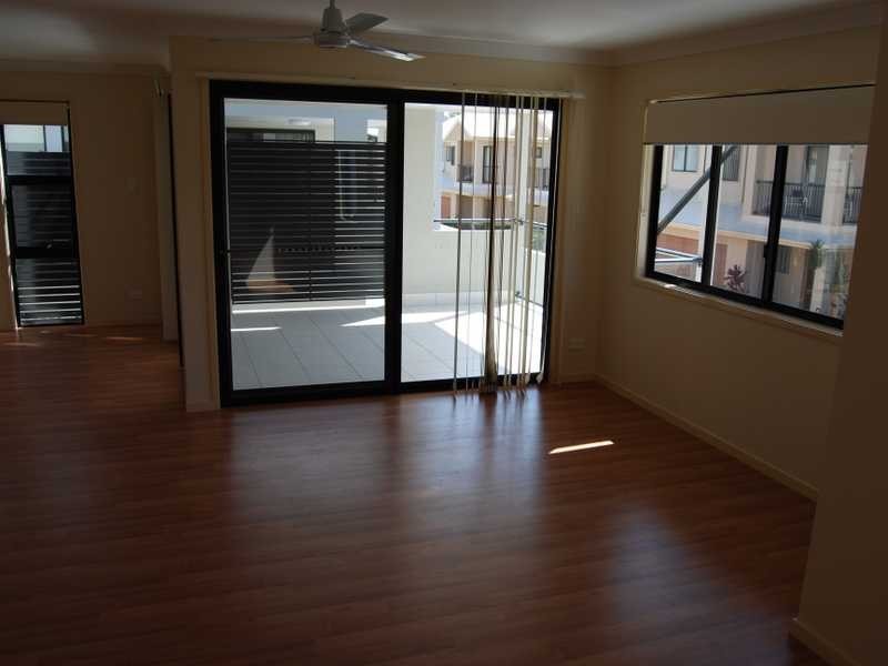 2/35 Harley Street, Labrador QLD 4215