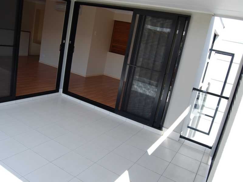 2/35 Harley Street, Labrador QLD 4215