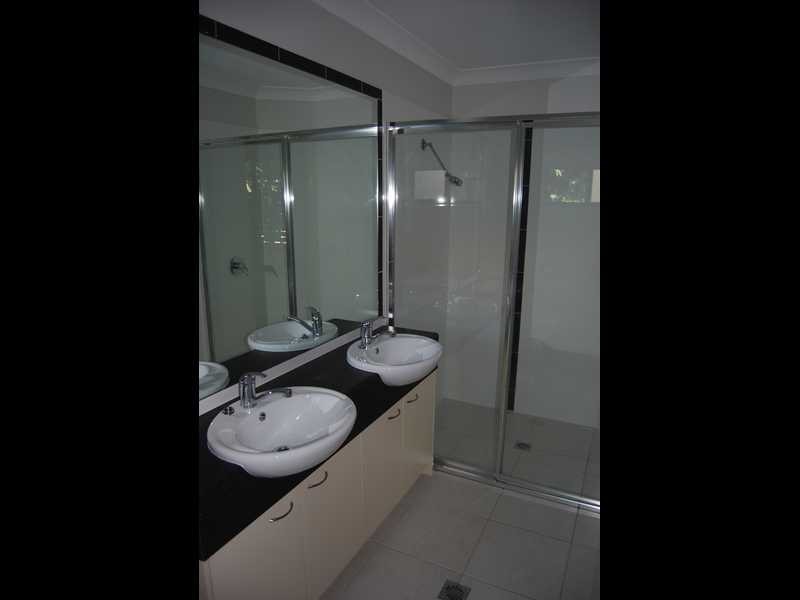 4 / 35 Harley Street, Labrador QLD 4215